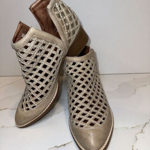 Jeffrey Campbell Shoes - Jeffrey Campbell Cutout Taggart Booties Natural Beige Leather Size 7